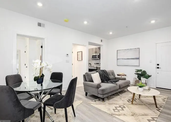 Amazing Capital Hill Apt , Step Away Gym, Shopping